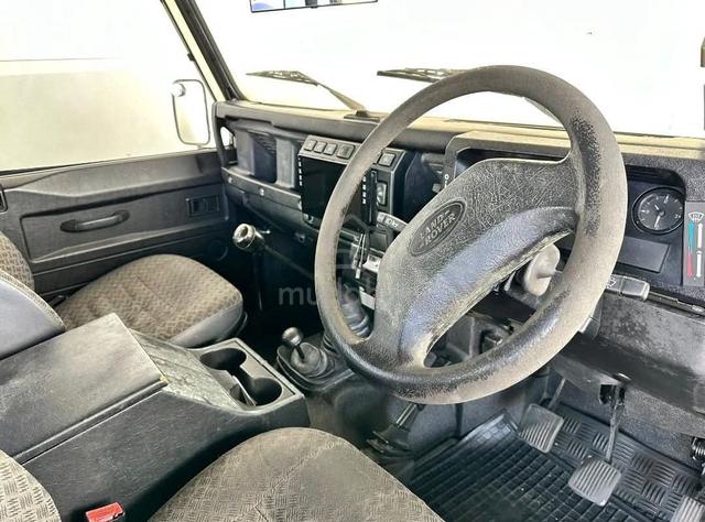 2002 Land Rover DEFENDER 2.5 110SW (M) - 4