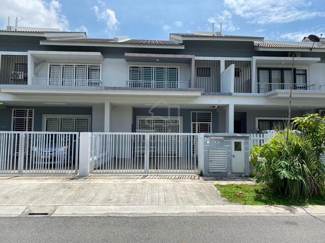 Evira, Warisan Puteri, Kota Warisan, Ample space in font the house 1