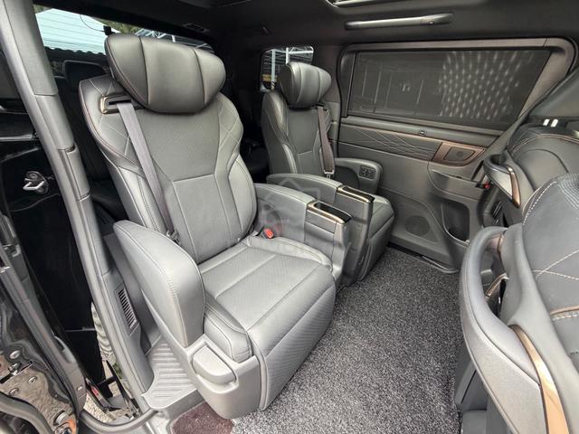 Toyota VELLFIRE 2.4 Turbo 5A Black Interior OFFER - 5