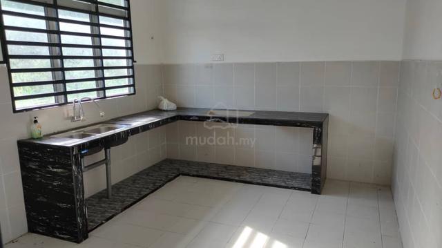 Rumah Sewa Semi-D Setingkat Perumahan Makmur Gambang Jaya 4