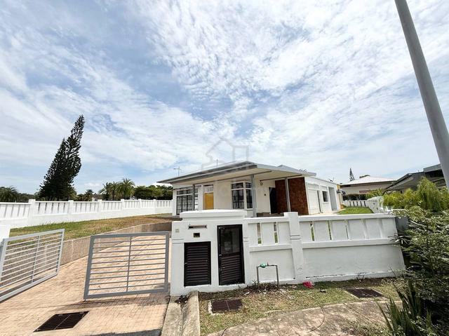 FREEHOLD FACING OPEN 9730ft Single Storey Bungalow Bandar Enstek Timur 1