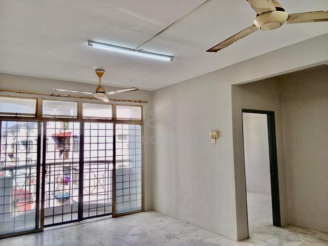Kiambang Apartment 1