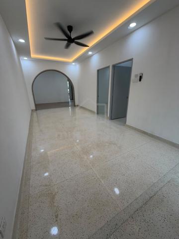 Full Loan Tampoi Single Storey Near Paradigm CIQ Good Condi Freehold 1