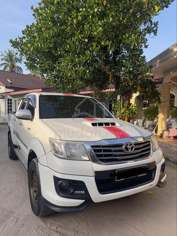 2015 Toyota HILUX 2.5 G TRD SPORTIVO (A) - 2