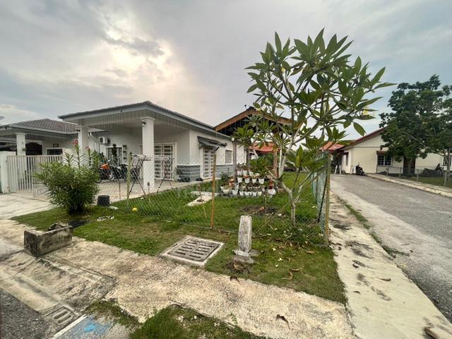 Kapar, 1-storey semid (end lot) facing open, near mosque 1