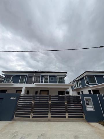 Taman Kluang Perdana Double Storey Semi D House for Rent 1