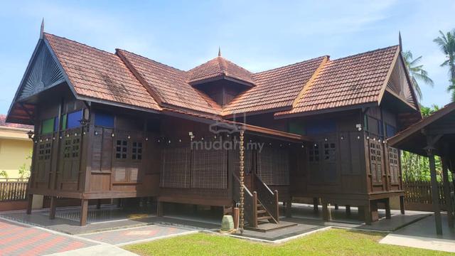 Sebuah rumah Banglo Tradisional untuk dijual 1