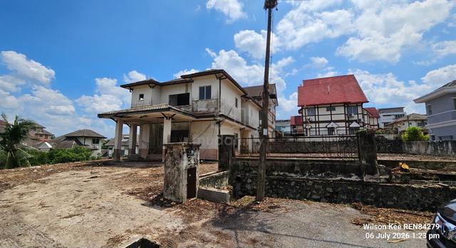 Rare freehold Detached house with Huge compound, 12,373 sqft Land 1