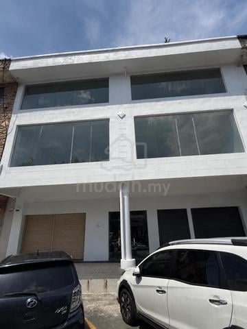 2 adjoining shop 3300sqft Tmn TTDI Jaya Shah Alam for rent 1