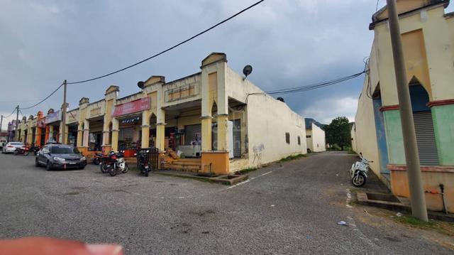Lot kedai setingkat untuk dijual 1