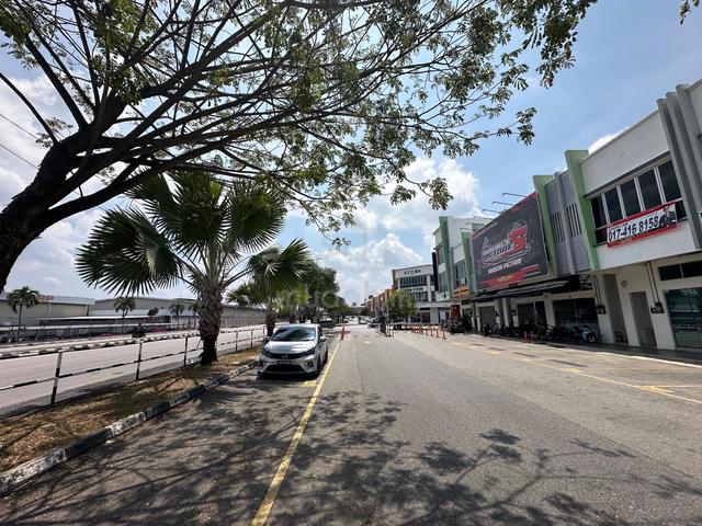 Facing Mainroad N-City Bakar arang 2 story shoplot for rent 1