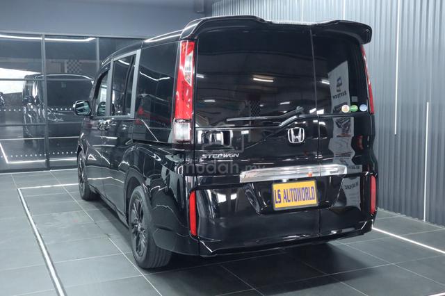 2017 Honda STEPWAGON 1.5 SPADA (A) - 4