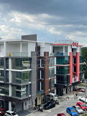 CORNER!! 4.5 Storey SemiD Shop OfficeEquine Park Seri Kembangan 5