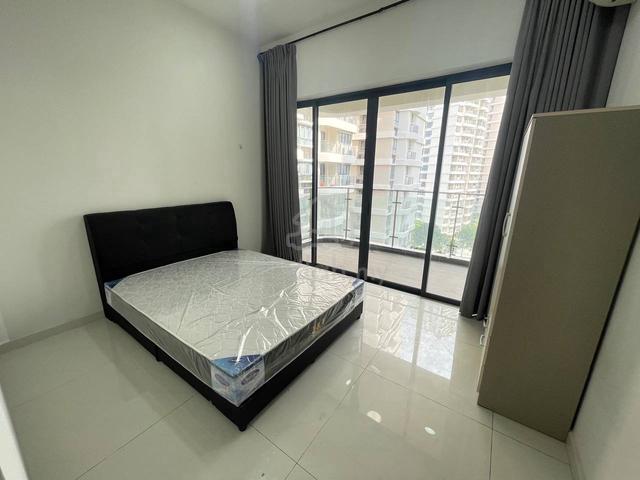 Balcony Room/ Danga Bay/ All Race/ Utilities Included/ Shuttle Bus 1