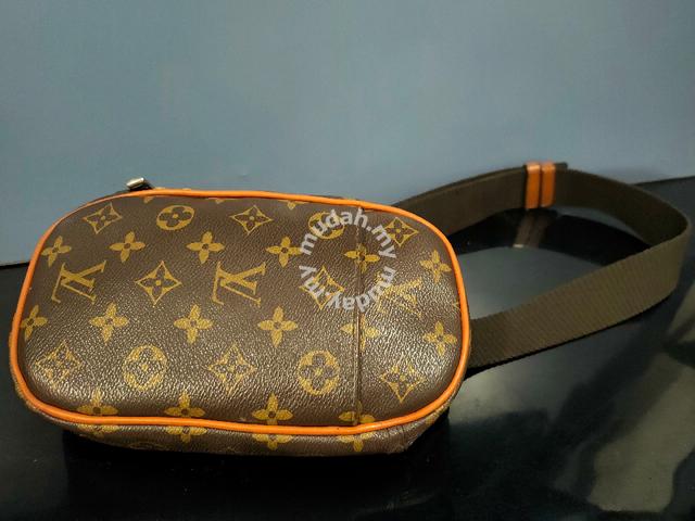 Louis Vuitton MONOGRAM Dean backpack (M45335)