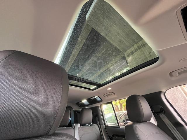 2022 DEFENDER 110 P300 Black Interior Sunroof 360 - 5