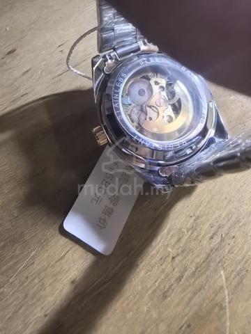 Adsbiaoyi automatic watch selling below market - photo 2 of 4