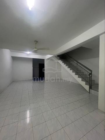 Bandar Bukit Tinggi Double Storey Basic House For Rent 1