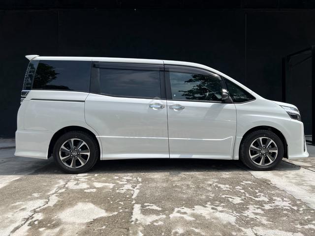 YR 2021 Toyota VOXY 2.0 ZS KIRAMEKI III (A) - 5