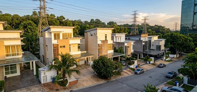 Zero Lot Bungalow at Suajana Glenmarie by eco world 1