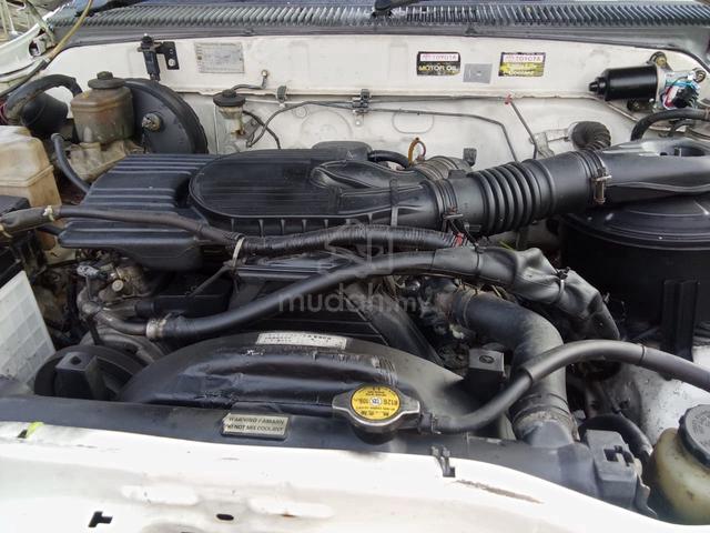 2004 Toyota HILUX 2.8 (M) - 3