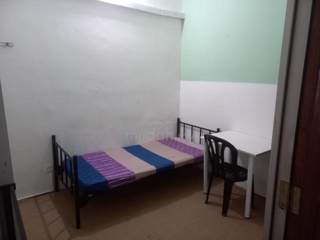 Furnished single bedroom at Ttdi Jaya 1