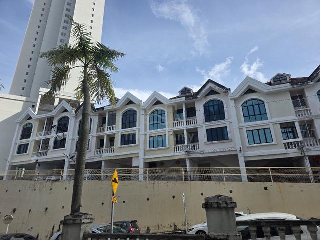 Krystal Court 3 story Townhouse For Sale. 1