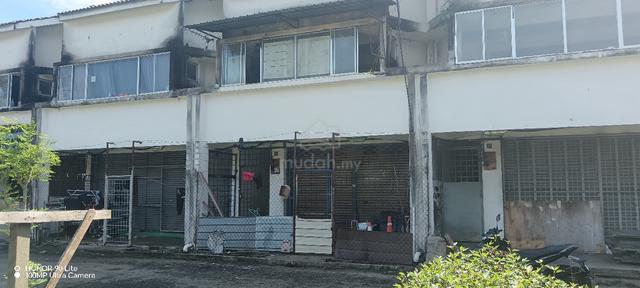 Rumah Kedai Dua Tingkat 1