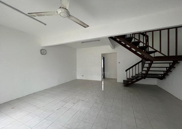 NEWLYPAINT BASIC Taman Puncak Jalil Landed Teres House For Rent 20x70 1