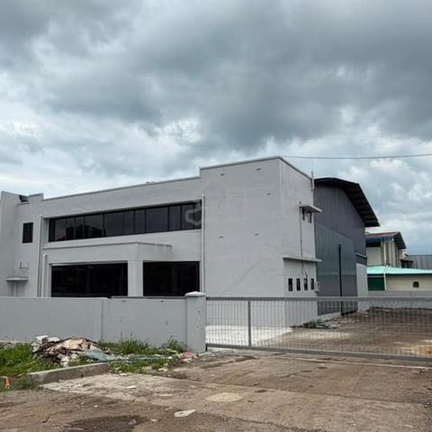 SEMI DETACHED FACTORY WAREHOUSE FOR RENT At DEMAK LAUT KUCHING SARAWAK 1
