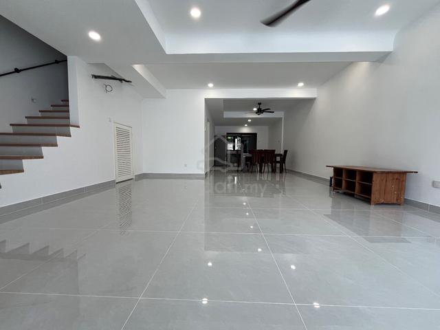Freehold 10 mins To USJ Fully Refurbished Renovated 4R4B 22x75 Subang 1