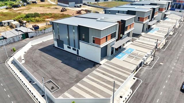 Semi D Factory Corner Lot [PERMATANG TINGGI] High Visibility Unit !!! 1