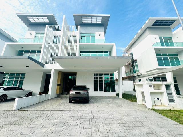 FREEHOLD Renovated,3 Sty, Semi-D Clover, @Garden Residence, Cyberjaya. 1
