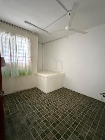 Room at Gaya street 1