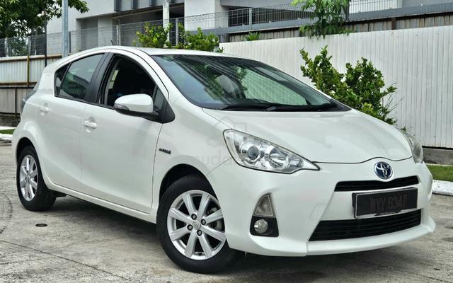 Toyota prius c 1.5 one ower year 2013 - 2