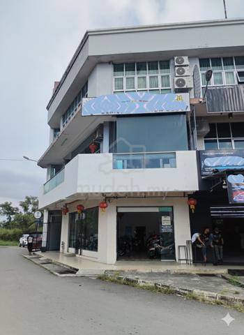 Putatan Corner Ground Floor facing main road visible unit  for Rent 1