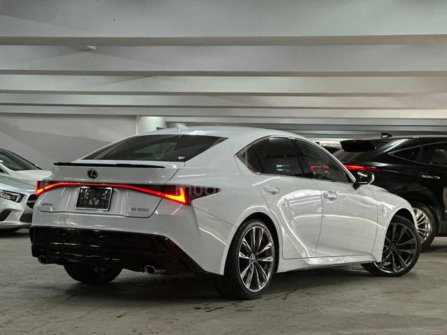 2021 Lexus IS300 2.0 F-SPORT SROF 4CAM 30K KM - 2