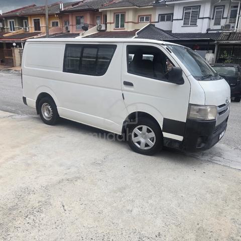 2014 Toyota HIACE 2.5 (M) green engine Panel Van - photo 2 of 6