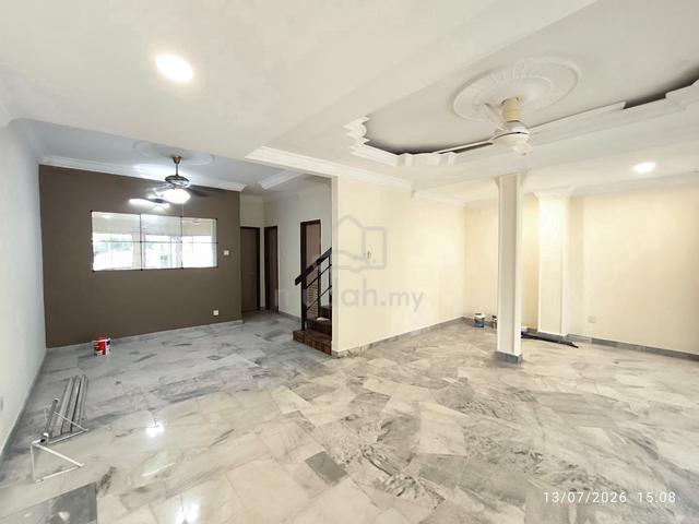 FACING PLAYGROUND + NEW Paint Bandar Kinrara BK4 House For Rent 1