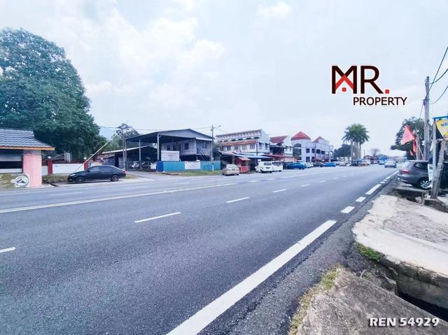 FACING ROAD @ Triple Storey Shop Lot Jalan Raya Gurun FOR SALE 1