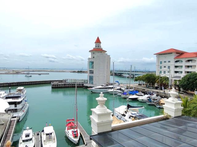 Straits Quay 1