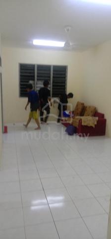 Teratai Apartment (Taman Bunga Raya) 1