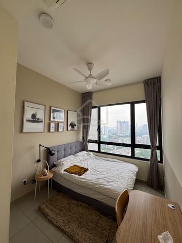 Middle Room For Rent with ID Design 1