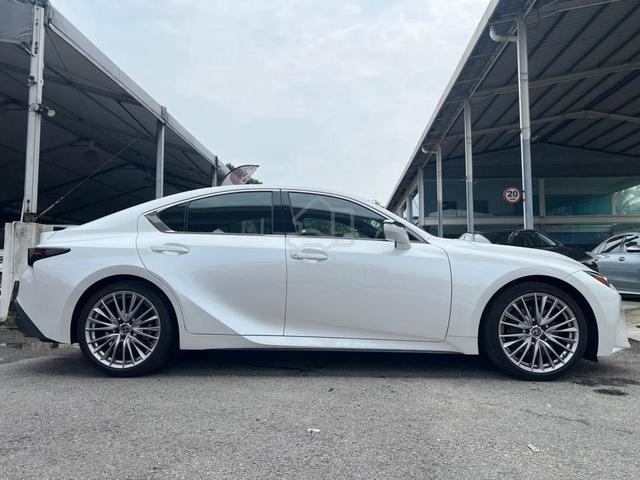 2021 Lexus IS300 Luxury Edition 5A Grade 24k km LO - 4
