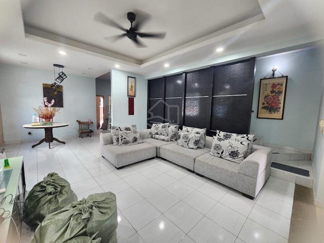 Setia Indah Double Storey house for Sale/End lot/Renovated 1