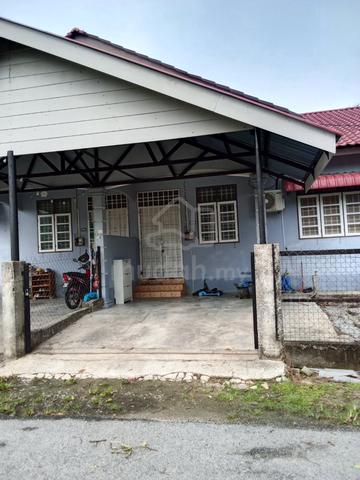 Rumah Sewa di Pengkalan Kubor 1