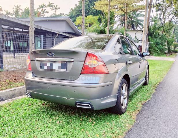 Ford Focus Elite Ghia 2.0 Auto 4 Speed Sedan - 3