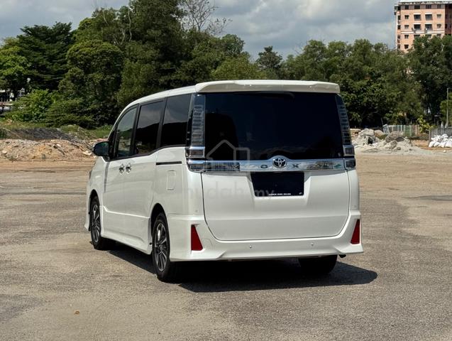 2021 Toyota VOXY 2.0 ZS KIRAMEKI III (A) - 2
