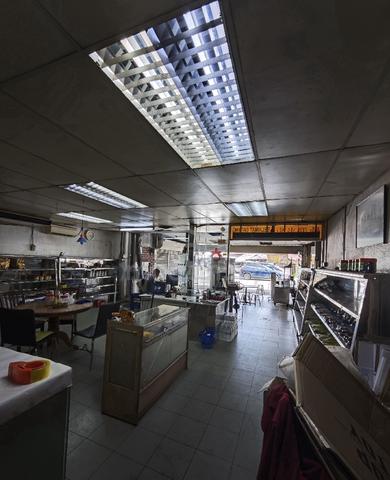 Shop for Rent – Main Road, Near Market & Kek Lok Si, Parking Available 1