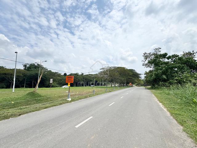 (EXACTLY BESIDE ROAD! STRATEGIC!) Residential Land, Sungai Merab 1